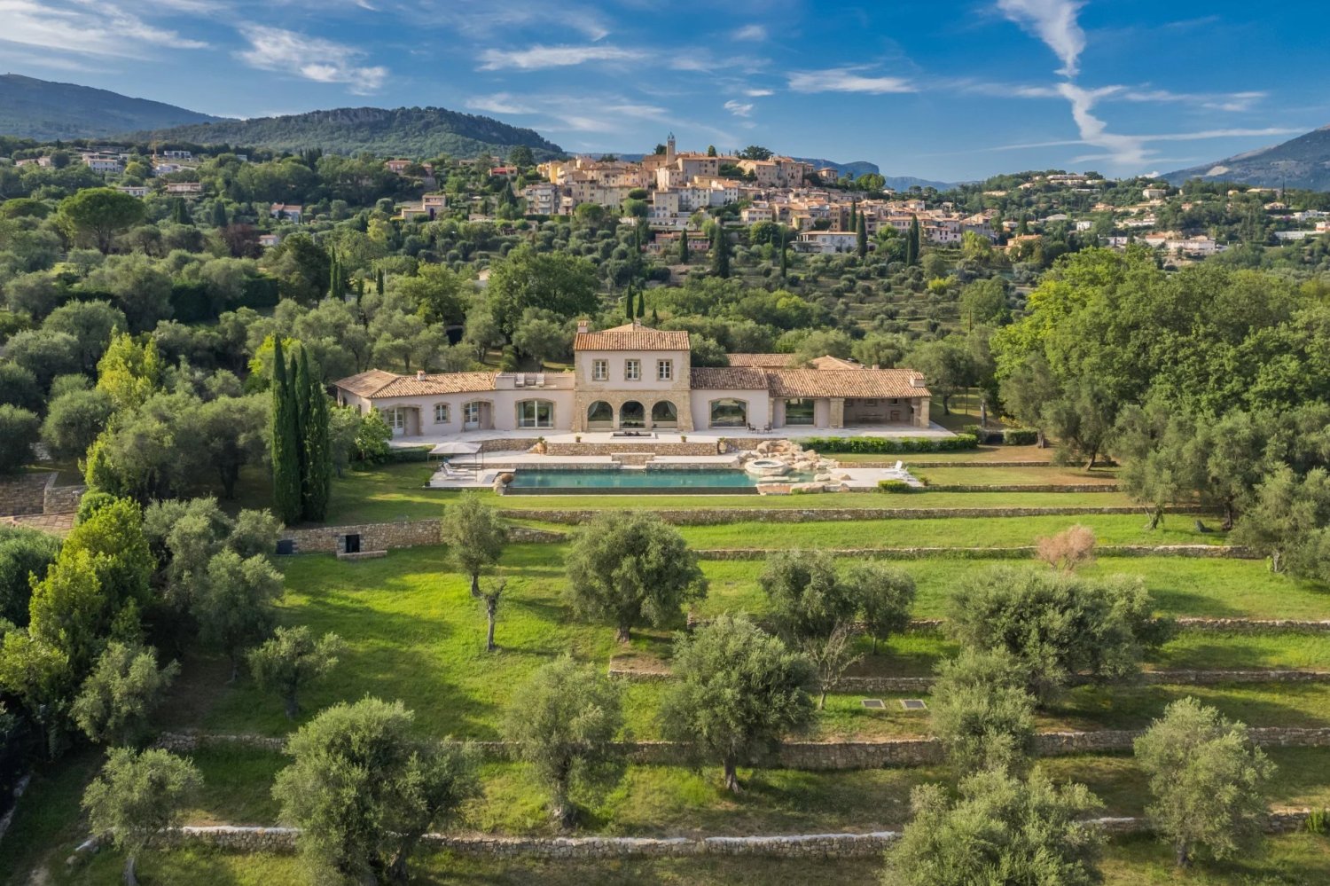 Villa de 5 dormitorios en Chateauneuf-Grasse, France No. 38150