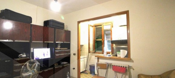 Apartamento de 1 dormitorio en Pontedera, Italy No. 23521 4