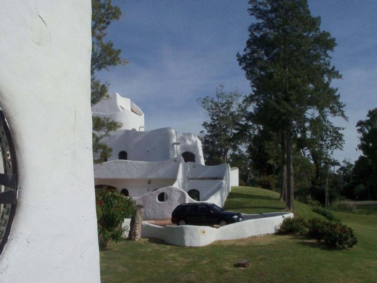 7 bedrooms House in Maldonado, Uruguay No. 5092