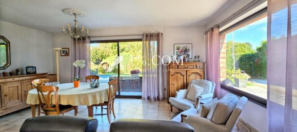 4 bedrooms Villa in Hem, France No. 157621 7