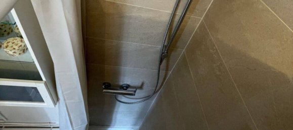 Studio à Paris, France No. 329079 8