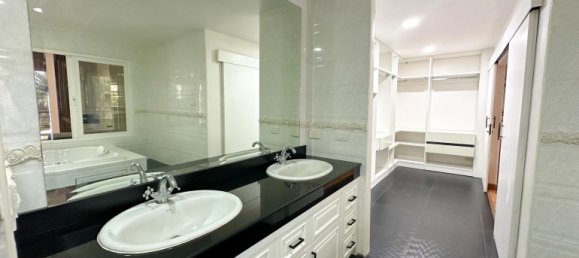 4 bedrooms House in Pattaya, Thailand No. 26718 26