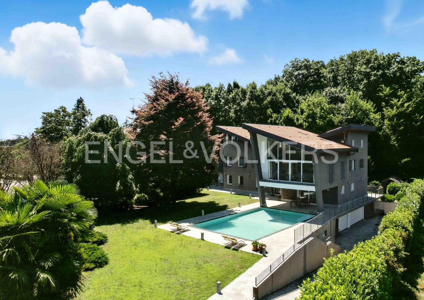 5 bedrooms Villa in Cassano Magnago, Italy No. 132159