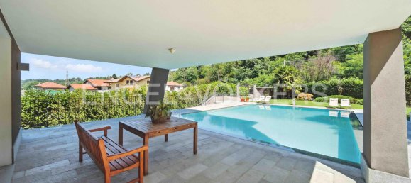 5 bedrooms Villa in Cassano Magnago, Italy No. 132159 6