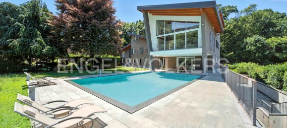 5 bedrooms Villa in Cassano Magnago, Italy No. 132159 2