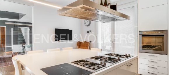 5 bedrooms Villa in Cassano Magnago, Italy No. 132159 11