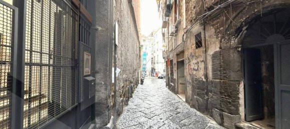 2 rooms Apartment in Naples, Italy No. 26533 3