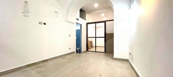 2 rooms Apartment in Naples, Italy No. 26533 9