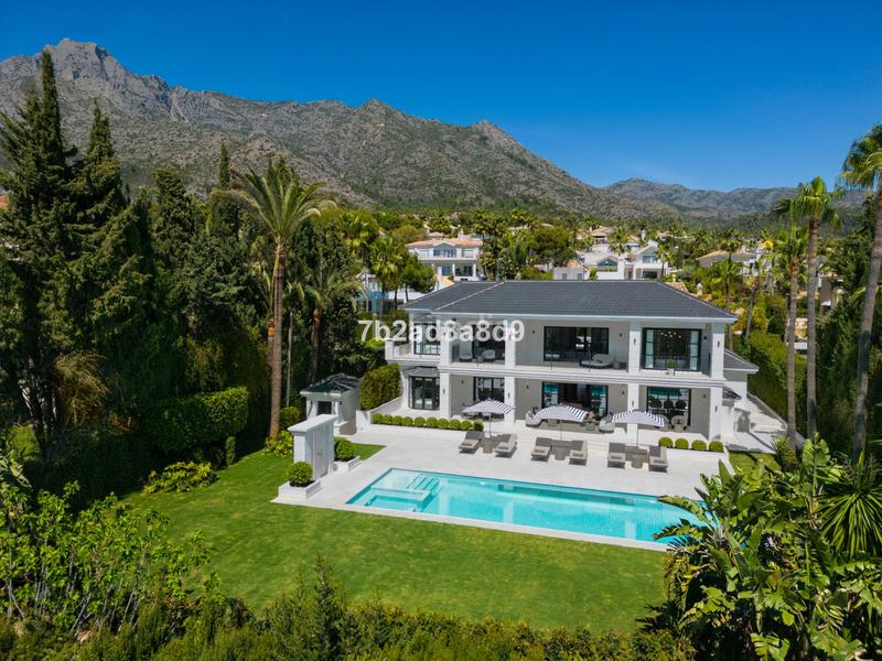 6 bedrooms Villa in Marbella, Spain No. 92130