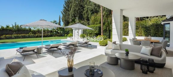 6 bedrooms Villa in Marbella, Spain No. 92130 4