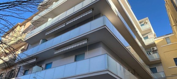 3 rooms Apartment in Pescara, Italy No. 191800 2