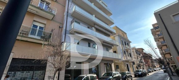 3 rooms Apartment in Pescara, Italy No. 191800 6