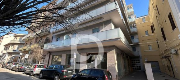 3 rooms Apartment in Pescara, Italy No. 191800 5