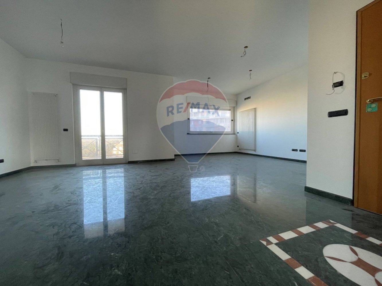 4 Schlafzimmer Wohnung in Bari, Italy, Nr. 391137