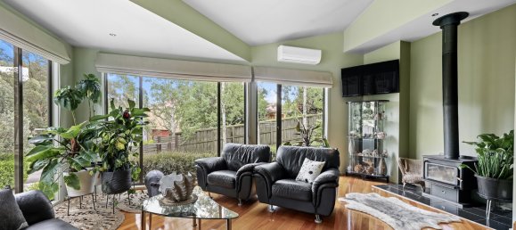 4 bedrooms House in Warragul, Australia No. 946 6