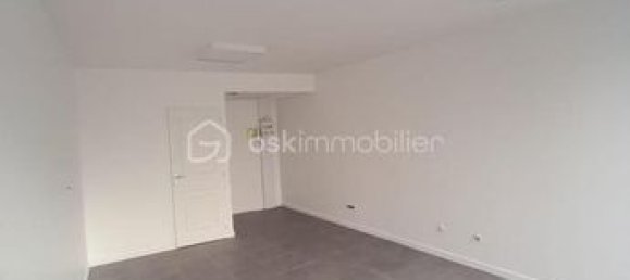 24m² Commercial property in Bourgoin-Jallieu, France No. 284926 5