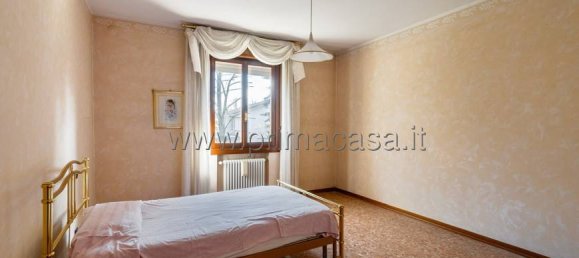 3 bedrooms Apartment in Correggio, Italy No. 98522 7