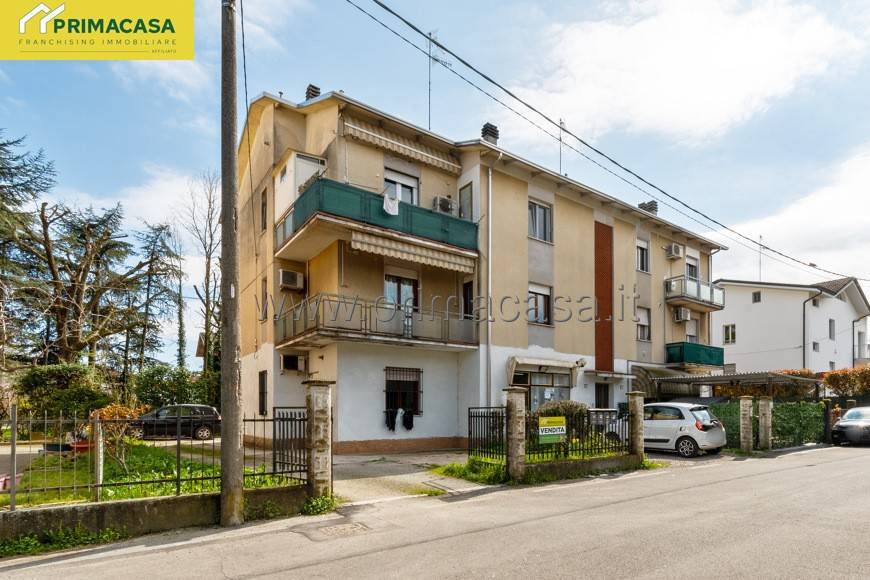 3 bedrooms Apartment in Correggio, Italy No. 98522