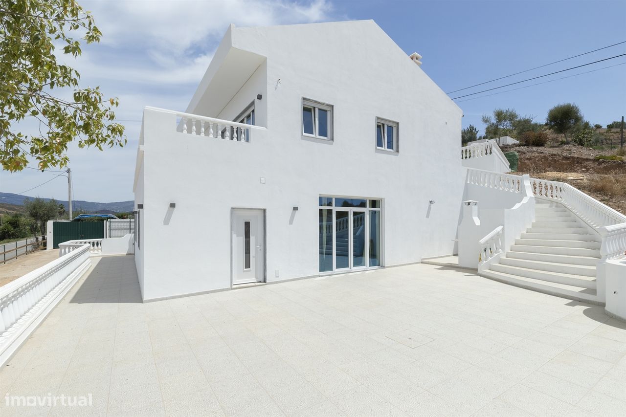 4 bedrooms House in Portimao, Portugal No. 186929