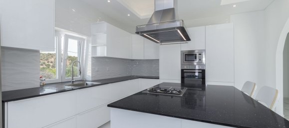 4 bedrooms House in Portimao, Portugal No. 186929 7