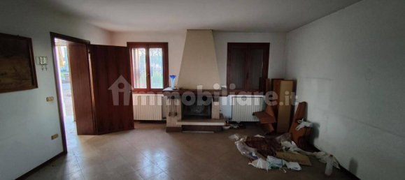 1000m² Building in Barbarano Mossano, Italy No. 72325 7