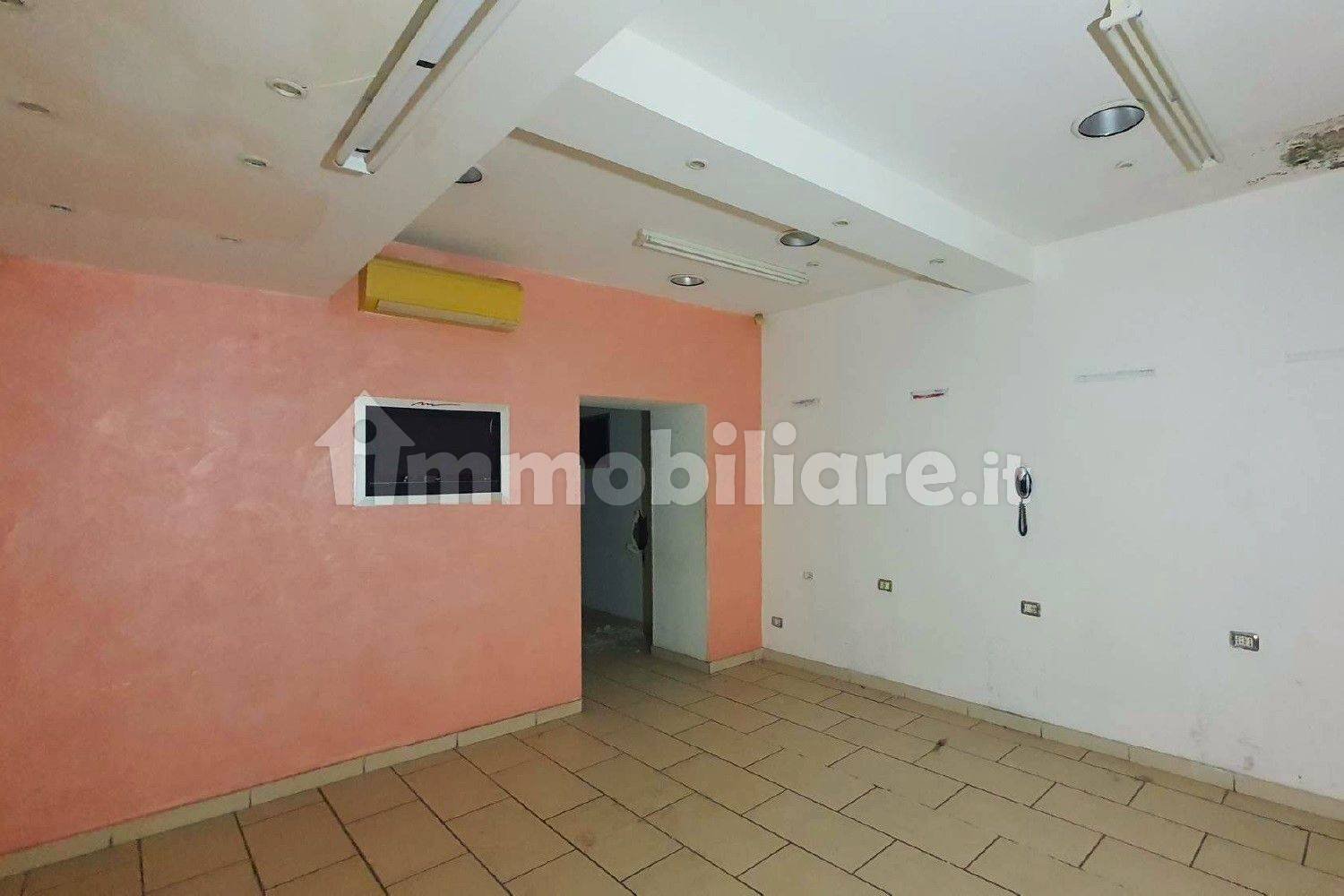 Коммерческая недвижимость 119м² в Рим, Италия № 10032