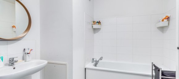 2 bedrooms Apartment in Lille, France No. 78477 8