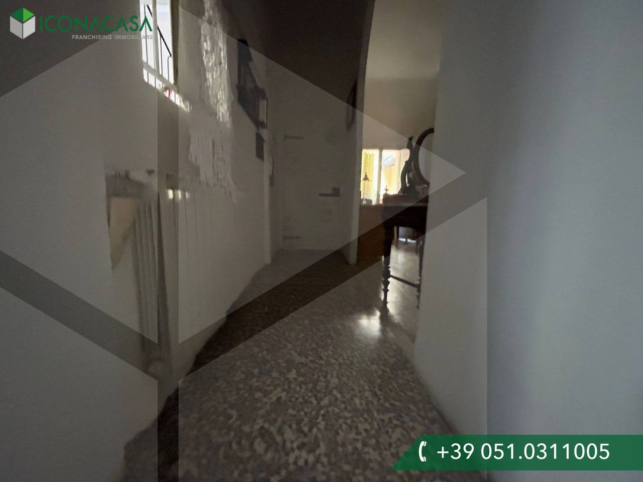 4-salle Appartement à Bologna, Italy No. 22134