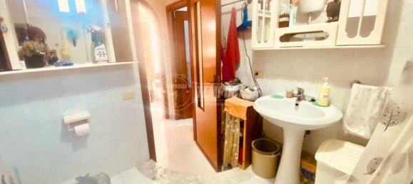 Apartamento de 8 habitaciónes en Camposano, Italy No. 5640 12