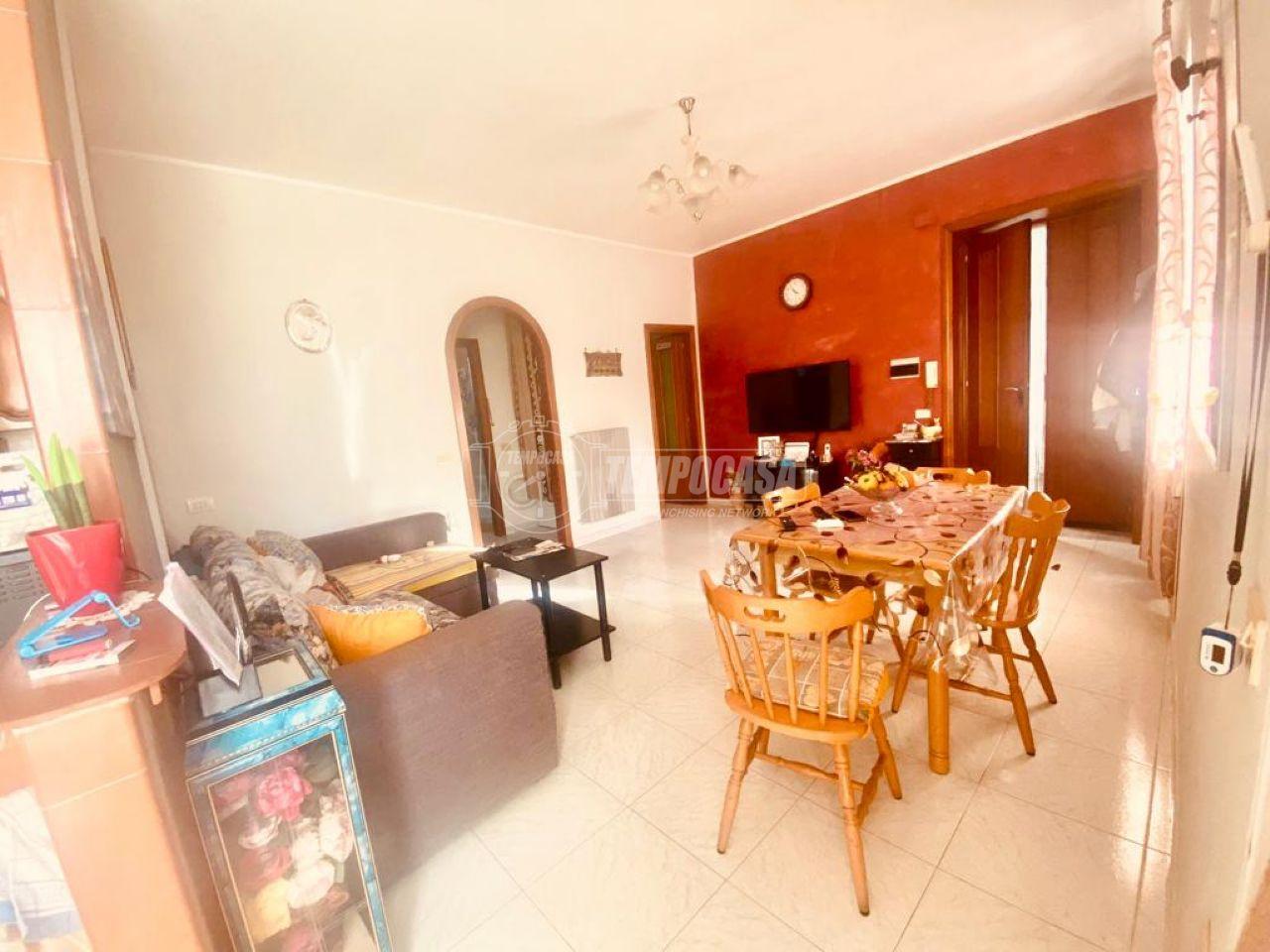 Apartamento de 8 habitaciónes en Camposano, Italy No. 5640