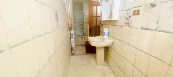 Apartamento de 8 habitaciónes en Camposano, Italy No. 5640 20