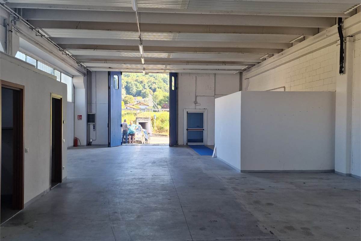 1-salle Entrepôt à Albese con Cassano, Italy No. 354869