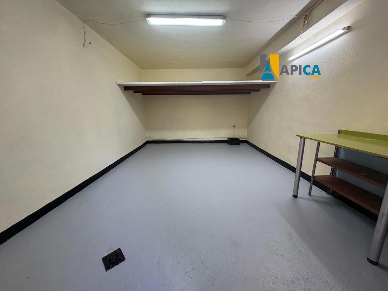 33m² Garage in Cadiz, Spain No. 145307