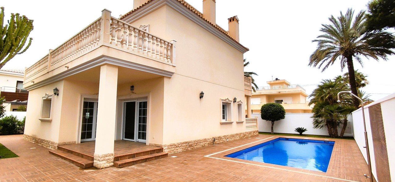 4 bedrooms Villa in Cabo Roig, Spain No. 4828