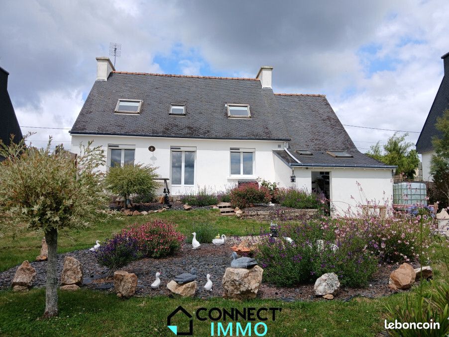 3 bedrooms House in Guiscriff, France No. 285895