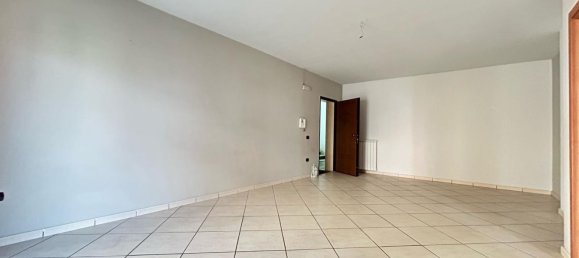 4 rooms Apartment in San Nicola la Strada, Italy No. 130474 6