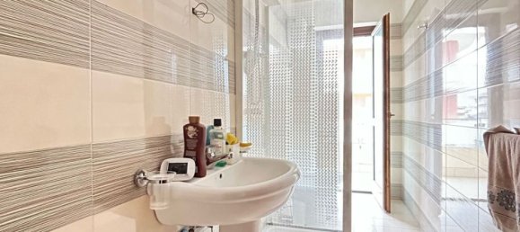 4 rooms Apartment in San Nicola la Strada, Italy No. 130474 2