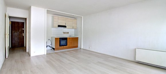 Estudio en Poissy, France No. 175301 3