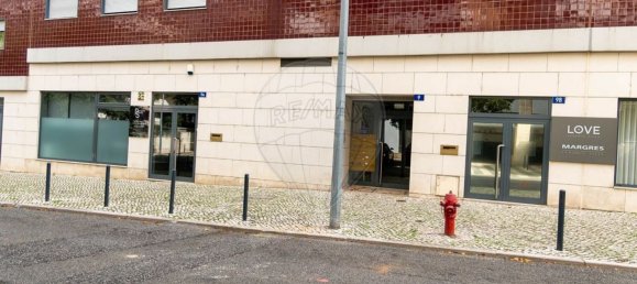 3 bedrooms Apartment in Lisbon, Portugal No. 137713 10