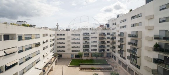 3 bedrooms Apartment in Lisbon, Portugal No. 137713 16