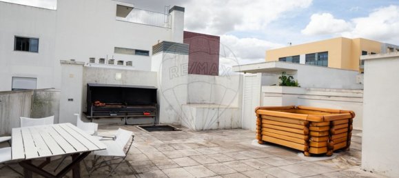 3 bedrooms Apartment in Lisbon, Portugal No. 137713 6