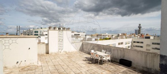 3 bedrooms Apartment in Lisbon, Portugal No. 137713 8