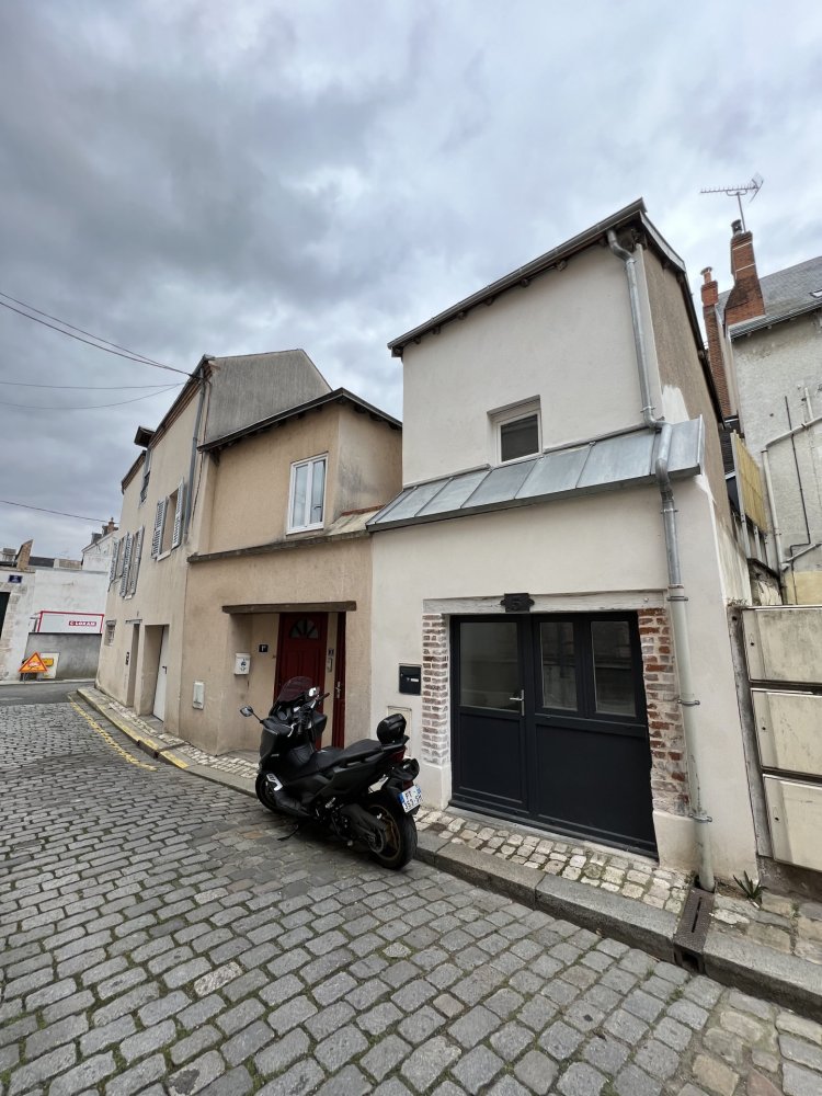 120m² Building in Orleans, France No. 220364