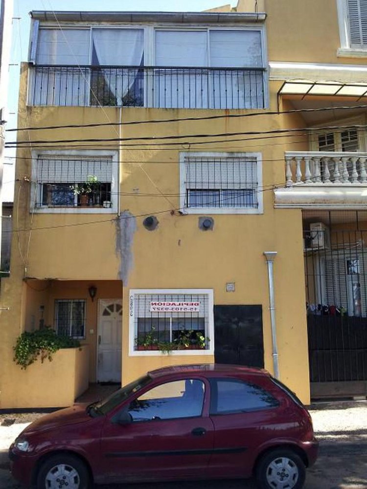 Casa de 2 dormitorios en Tres de Febrero, Argentina No. 61135