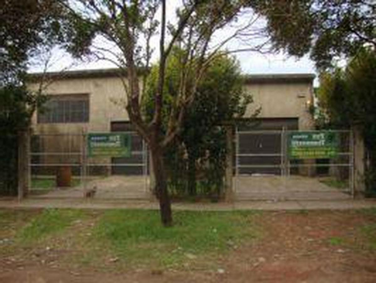  Commercial property in Almirante Brown, Argentina No. 105863