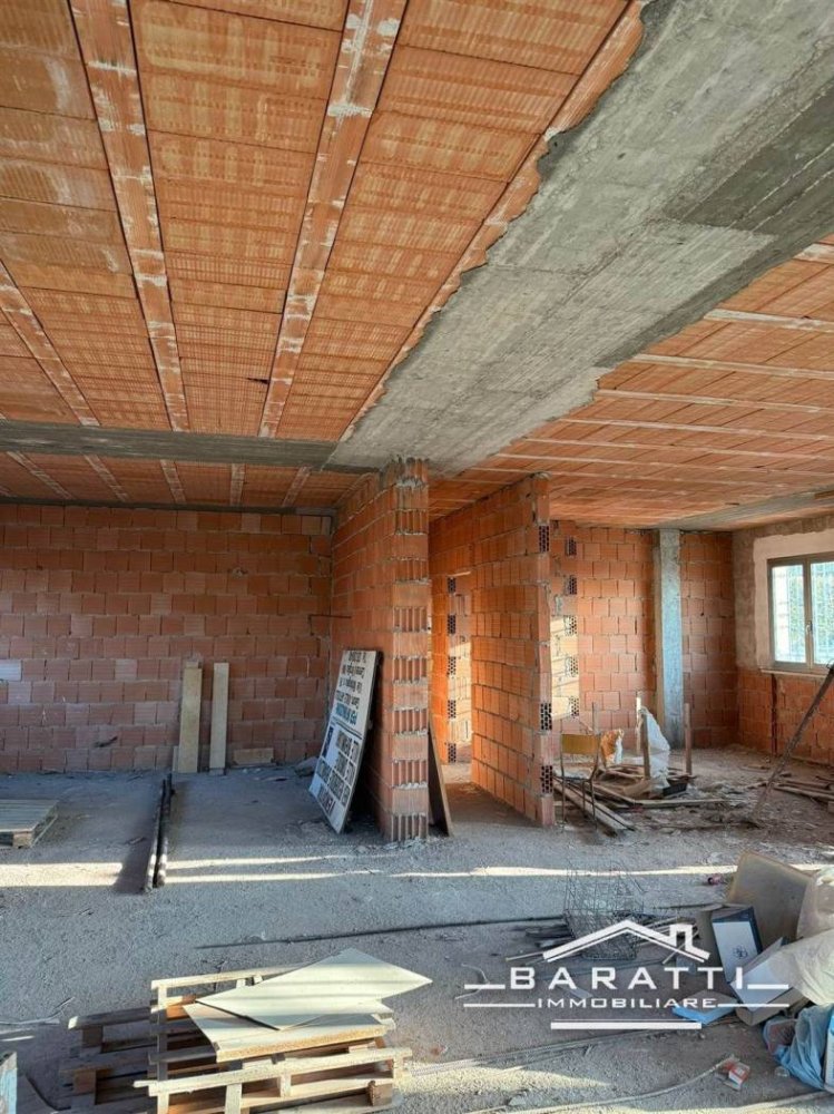 4 rooms Commercial property in Curtatone, Italy No. 6962