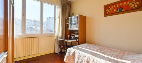 3 bedrooms Apartment in Paris, France No. 131968 5