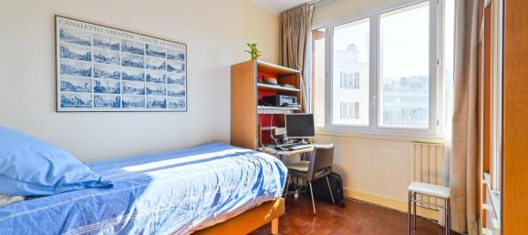 3 bedrooms Apartment in Paris, France No. 131968 8