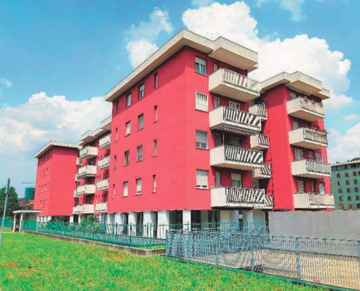 Apartamento de 5 divisões em Garbagnate Milanese, Italy N.º 6916