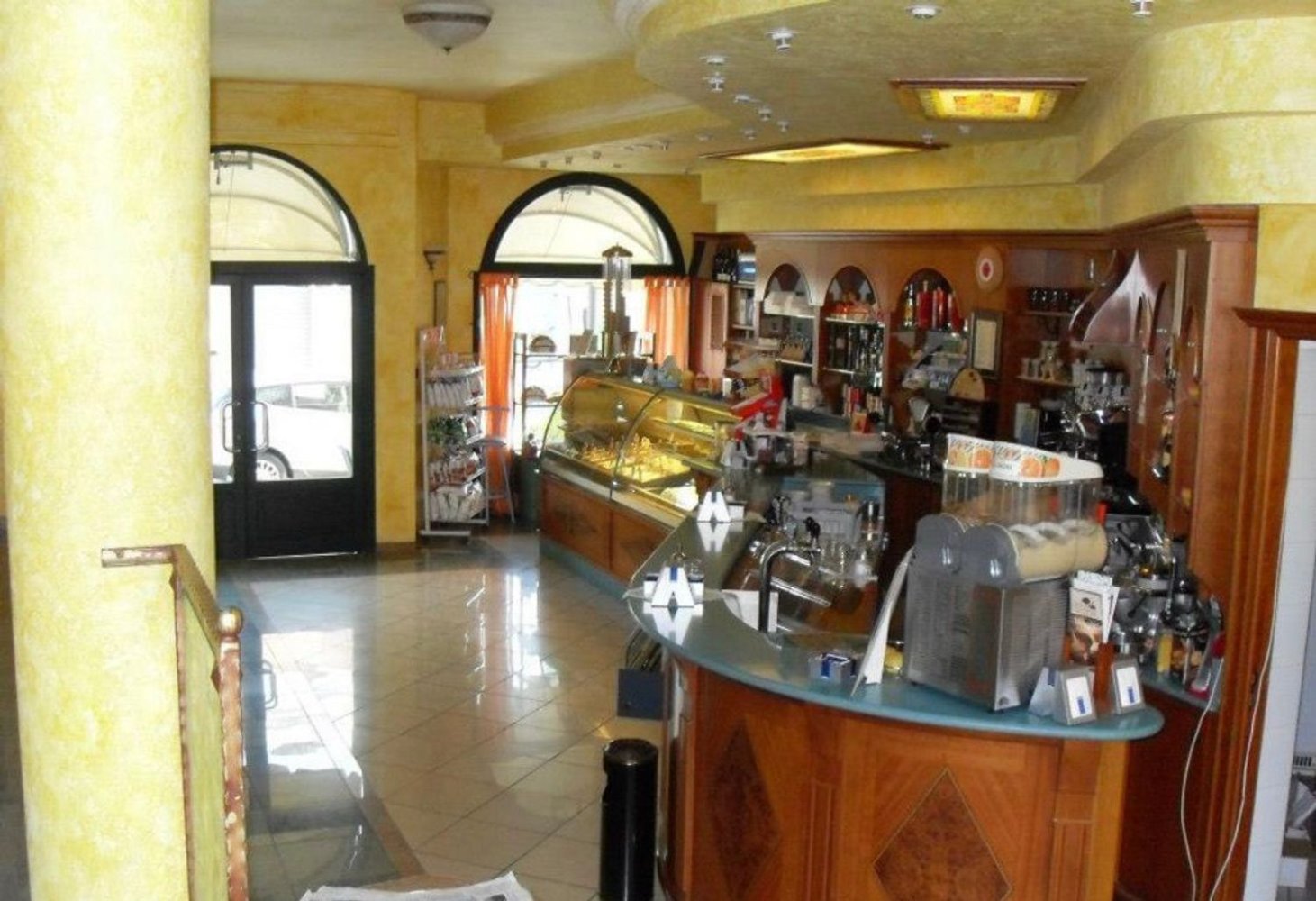 Propiedad comercial en San Pancrazio Salentino, Italy 130 m² No. 255345